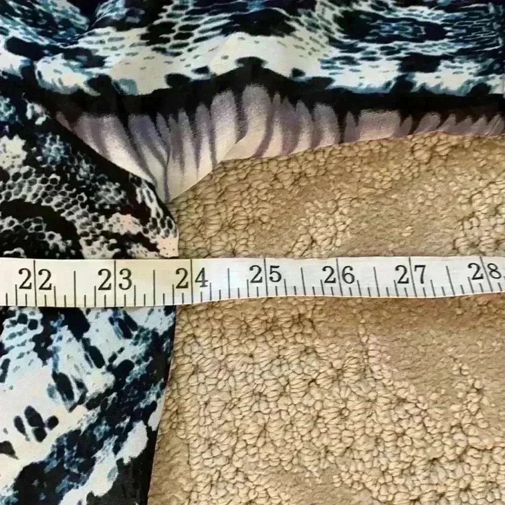 Parker grey silk reptile print surplice neck blouse size small - Picture 5 of 8